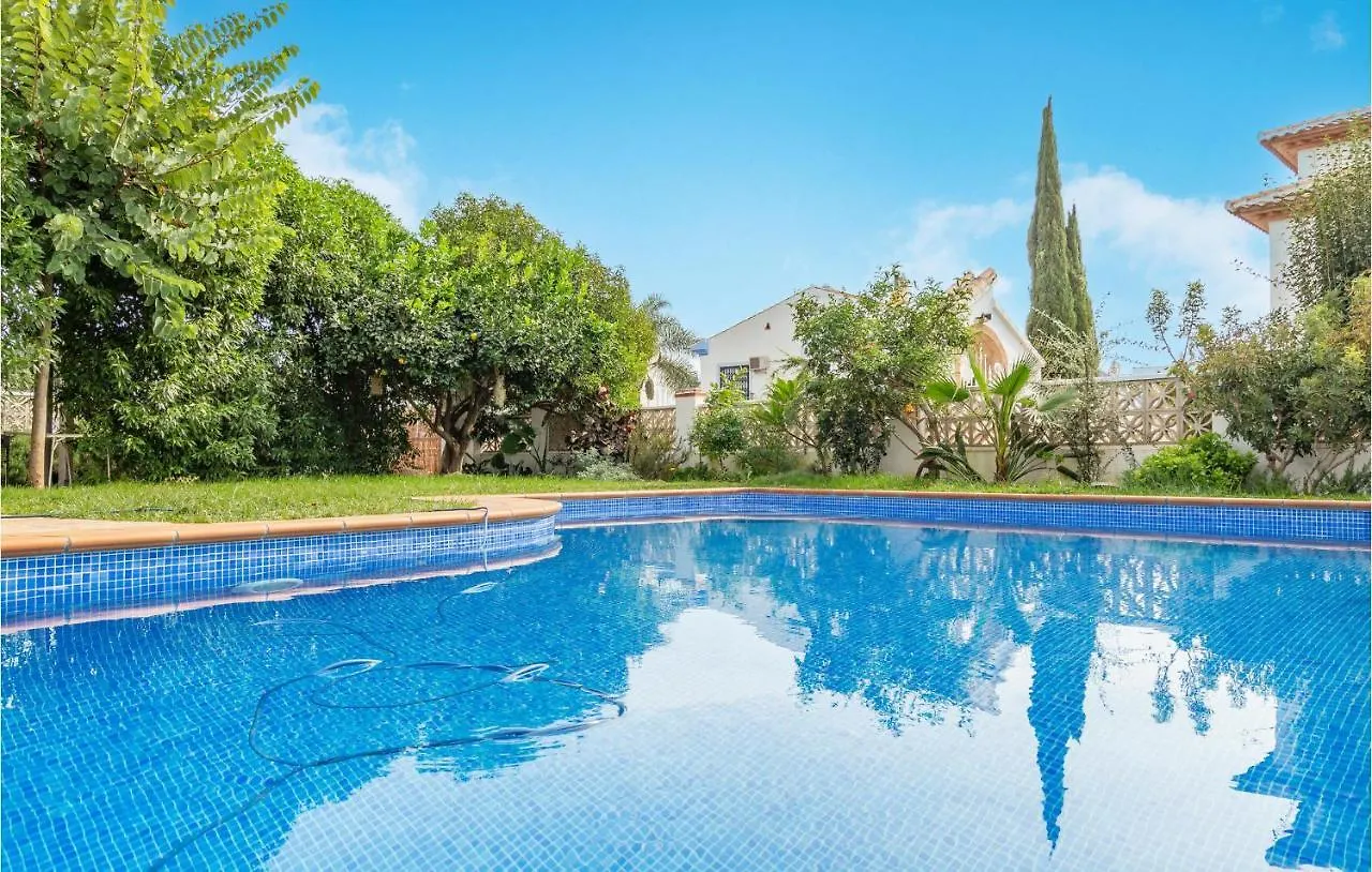 Nice Home In Velez Malaga With Kitchen 阿尔加罗沃