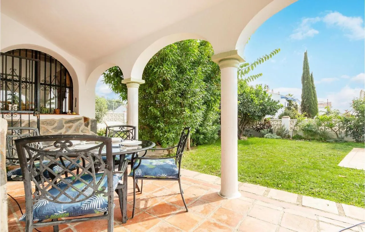 Nice Home In Velez Malaga With Kitchen 阿尔加罗沃 度假居
