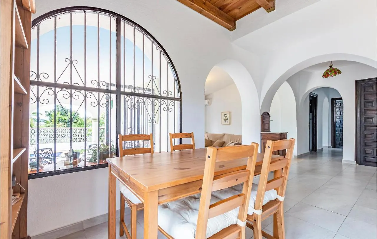 Nice Home In Velez Malaga With Kitchen 阿尔加罗沃 西班牙