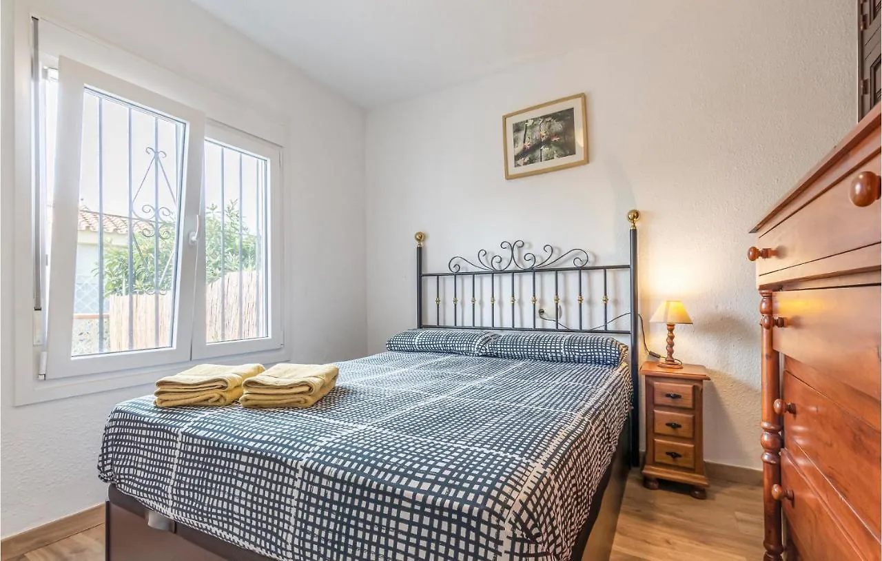 Nice Home In Velez Malaga With Kitchen 阿尔加罗沃