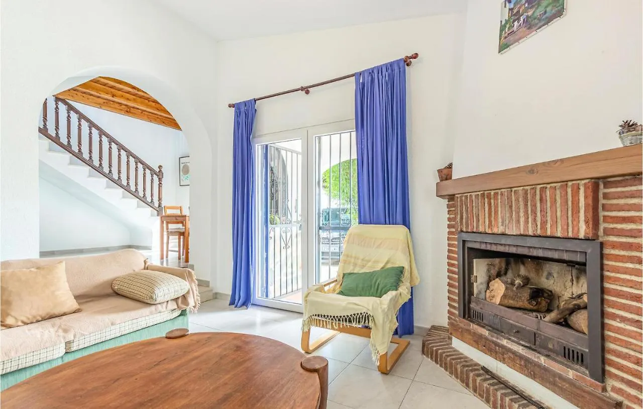 Nice Home In Velez Malaga With Kitchen 阿尔加罗沃 度假居