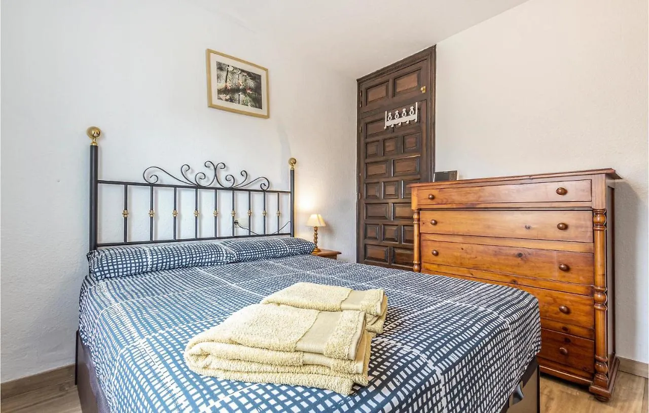 Nice Home In Velez Malaga With Kitchen 阿尔加罗沃