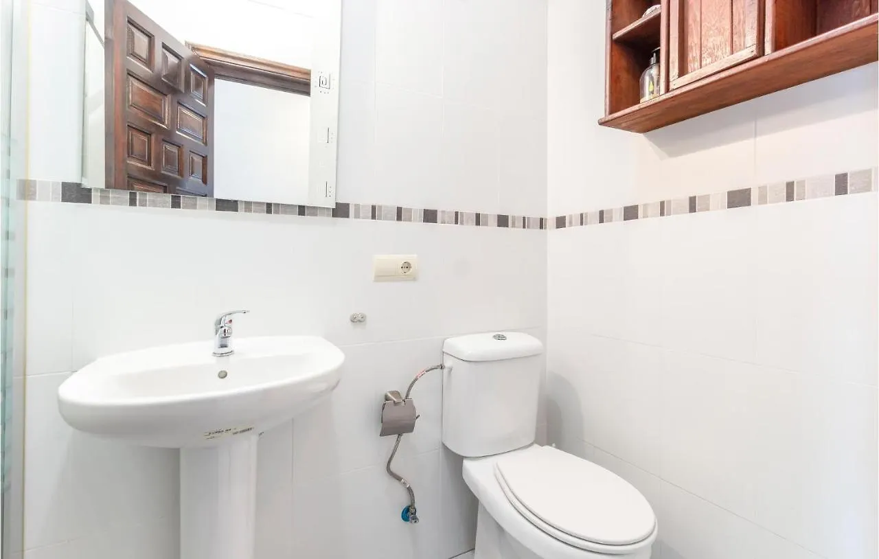 Nice Home In Velez Malaga With Kitchen 阿尔加罗沃 度假居